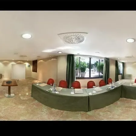Hotel Nh Califa