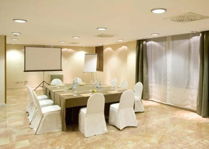 Nh 칼리파 호텔 4*