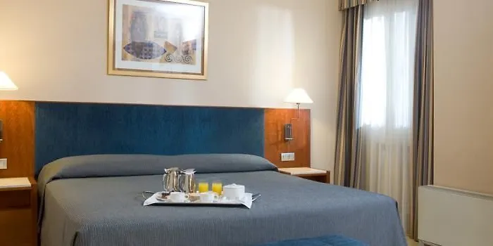 Nh 칼리파 호텔 4*